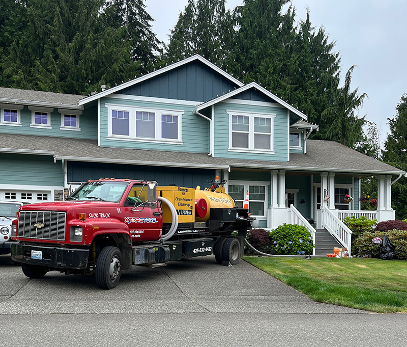 Sewage extraction truck